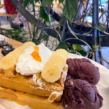 Waffle and Berry - Waffles Near Me - Honolulu, Hawaii