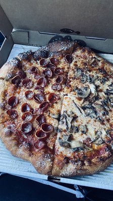 Saucy’s Pizza by null