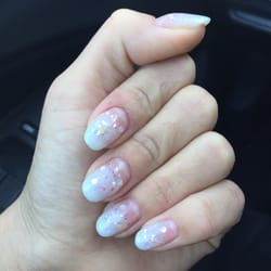 Y's nail - Gradient nails are very popular in Japan right now. I had her do a similar style to what I had done while I was in Japan.