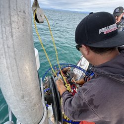 Full Throttle Sport Fishing - Gary hauling a nice pot of crab