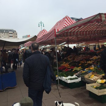 Markt am Winterfeldtplatz - View of the crowded market. - Farmers Market Near Me - Berlin, BE