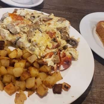Garden Berry Cafe - California omelet with potatoes and french toast on the side - New American Near Me - Hinsdale, Illinois Garden Berry Cafe - California omelet with potatoes and french toast on the side - New American Near Me - Hinsdale, Illinois