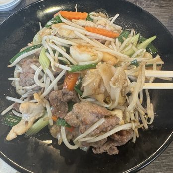 Pho Mai Cali - N1. Mi Xao - flat rice noodle combo - Vietnamese Near Me - Santee, California Pho Mai Cali - N1. Mi Xao - flat rice noodle combo - Vietnamese Near Me - Santee, California