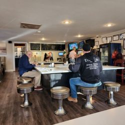 Marshland Restaurant & Bakery - Diner atmosphere