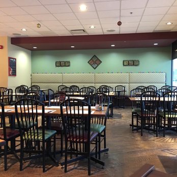 Pizza Royale - empty tables and chairs in a restaurant - Pizza Near Me - Quebec City, Quebec Pizza Royale - empty tables and chairs in a restaurant - Pizza Near Me - Quebec City, Quebec
