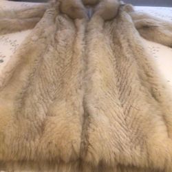 Giorgios Pappas Furrier - Blue fox fur. Size 9/10 . Excellent condition