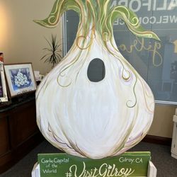 California Welcome Center - Gilroy - Photo-Op!
This hand-painted garlic cut-out it a one-of-a-kind. Don't miss it when you're in Gilroy!