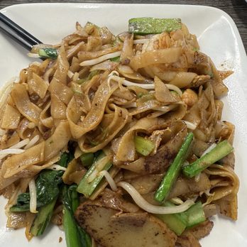 Borneo Eatery - Borneo Seafood with Flat Rice Noodles - Indonesian Near Me - Alhambra, California Borneo Eatery - Borneo Seafood with Flat Rice Noodles - Indonesian Near Me - Alhambra, California