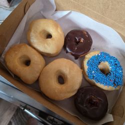 Old Fashioned Donut Shoppe - Ring donuts