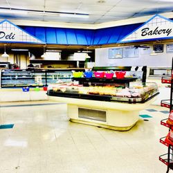 Supervalu Foods - Hot Deli inside serving breakfast & lunch.