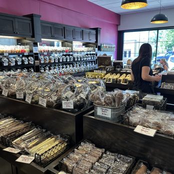 Knoke's Chocolates And Nuts - Chocolatiers & Shops Near Me - Hudson, Wisconsin Knoke's Chocolates And Nuts - Chocolatiers & Shops Near Me - Hudson, Wisconsin