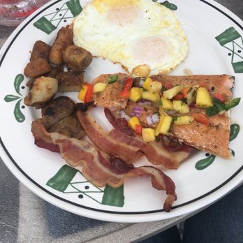 Daydreamers - Smoked salmon brunch special - Breakfast & Brunch Near Me - Safety Harbor, Florida