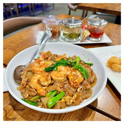 Hollywood Thai Resturant by null
