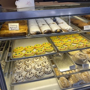 Bea's Bakery - Bakeries Near Me - Tarzana, California
