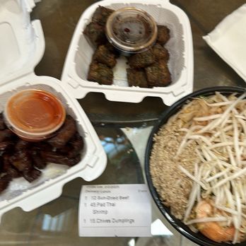 Mum Aroi - Thai Near Me - Falls Church, Virginia Mum Aroi - Thai Near Me - Falls Church, Virginia