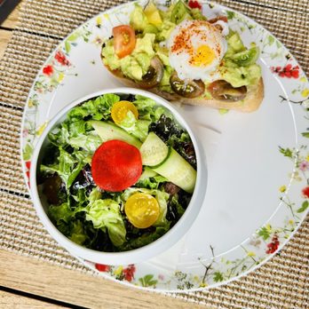 Bloom & Bee - New American Near Me - Houston, Texas