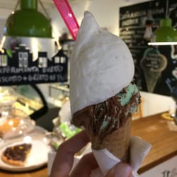 Duetto Gelato Italiano - Abacaxi com gengibre e menta com choc
