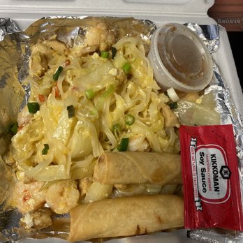 Texas Seafood Steak House - Chicken and shrimp Pad Thai - Seafood Near Me - Caldwell, Texas