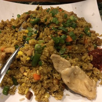 Pho World - Chicken curried fried rice - it was okay, they put too much curry powder and turmeric was overpowering - Vietnamese Near Me - Renton, Washington Pho World - Chicken curried fried rice - it was okay, they put too much curry powder and turmeric was overpowering - Vietnamese Near Me - Renton, Washington