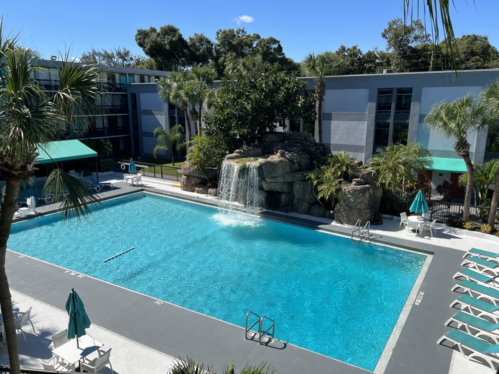 RAYN POOL BAR AND CAFE Dance Clubs 230 W State Rd 436, Altamonte