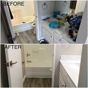 Squeakz Cleaning Services - Bathroom after move out cleaning - Home Cleaning Near Me