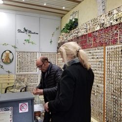 Dam Boutons - Shopping for buttons.