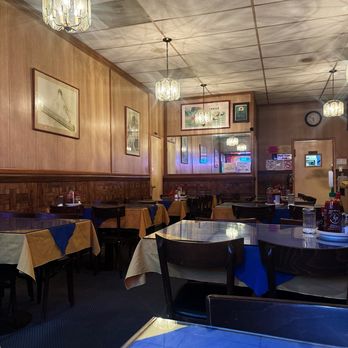 Mai's Vietnamese Restaurant - dining area - Vietnamese Near Me - San Francisco, California Mai's Vietnamese Restaurant - dining area - Vietnamese Near Me - San Francisco, California