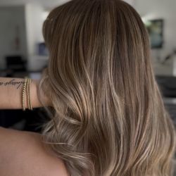 BALAYAGE CON HIGHLIGHTS