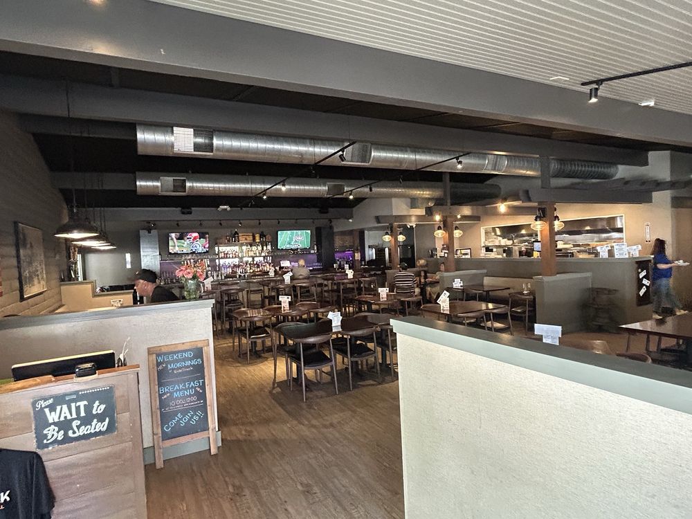 Sidetrack Bar + Grill