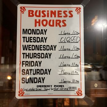 Lucky Dumpling - Their hours and how the place is clearly closed a hour before the time even says it. - Chinese Near Me - Montgomery, Texas