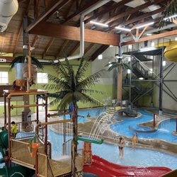 Surfari Joe's Indoor Wilderness Waterpark
