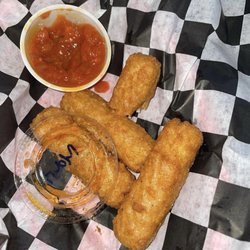 JG's Pub - Mozzarella sticks