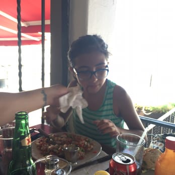 Pochos Seafood - Needing help from dad after her 1st oyster was to messy. - Mexican Near Me - Marina, BCS Pochos Seafood - Needing help from dad after her 1st oyster was to messy. - Mexican Near Me - Marina, BCS