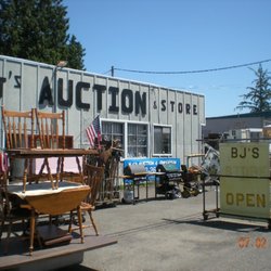 BJ's Emporium & Auction - The famous BJ auctioneering!