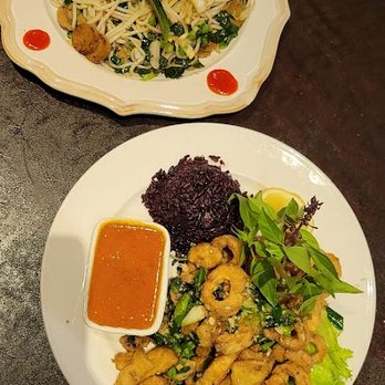 Au Lac - Garlic Basil Noodles and Spicy Calamari - Vegan Near Me - Los Angeles, California