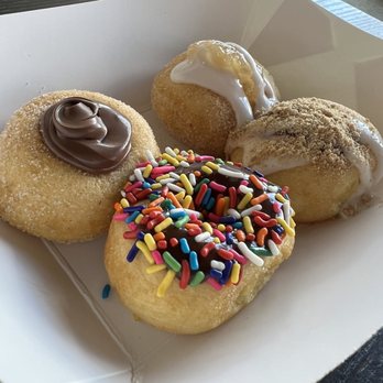Simply Done Donuts - Churro, Jimmie's, apple pie, and strawberry cheesecake - Food Trucks Near Me - Dunwoody, Georgia Simply Done Donuts - Churro, Jimmie's, apple pie, and strawberry cheesecake - Food Trucks Near Me - Dunwoody, Georgia