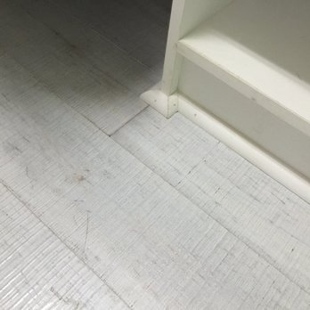 Sawgrass Floors - 1/4 round done perfectly in the closet - Flooring Near Me - Sunrise, Florida Sawgrass Floors - 1/4 round done perfectly in the closet - Flooring Near Me - Sunrise, Florida