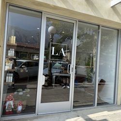 Lien Allen Salon - The outside of the store