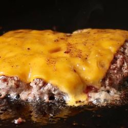 Between The Bunz Burgers - Hand made patty