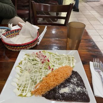 Maya's Cafe Mexican Cuisine - Enchiladas Verdes - Mexican Near Me - Staten Island, New York Maya's Cafe Mexican Cuisine - Enchiladas Verdes - Mexican Near Me - Staten Island, New York