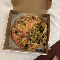 Gino's Pizza & Spaghetti House - How my pizza was delivered to me.