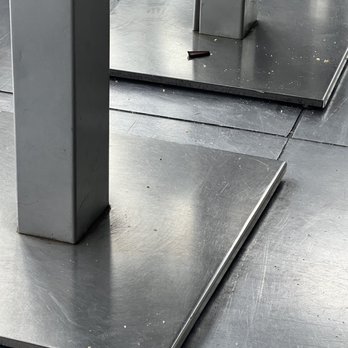 Le Georges - Crumbs all over the floor, probably from brunch time:/ - French Near Me - Paris, 75