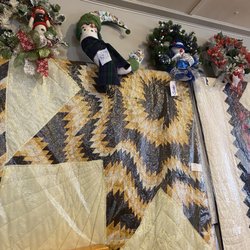 Honey Creek Inn - Quilts & Wreaths For Sale