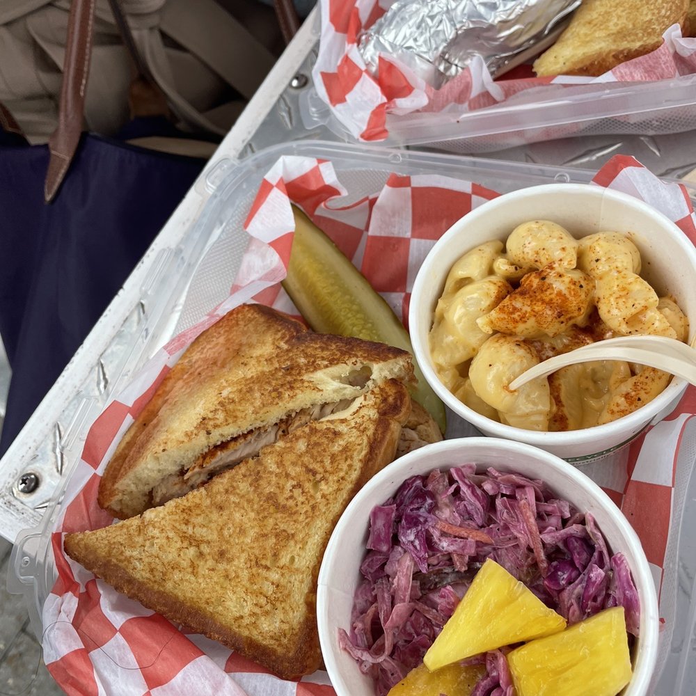 Barefoot BBQ - Chicken Sandwich, Mac N Cheese, Cole Slaw - Barbeque Near Me - Seaside, Florida Barefoot BBQ - Chicken Sandwich, Mac N Cheese, Cole Slaw - Barbeque Near Me - Seaside, Florida