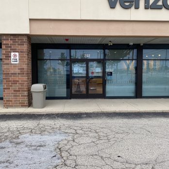 Verizon - Mobile Phones Near Me - Lake In The Hills, Illinois