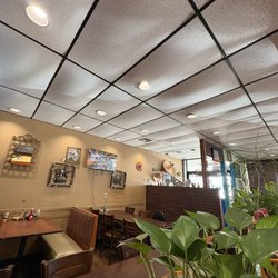 Los Compadres Cafe - Dining