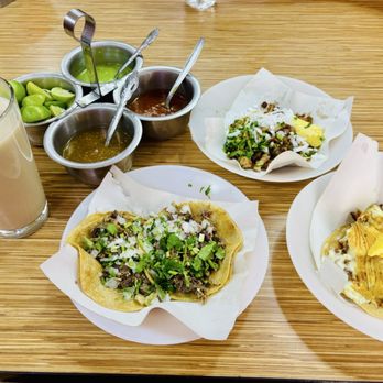 Taquería Los Cocuyos - Breakfast of Champions! Surtida , Al Pastor and " Cheek" tacos with fresh salsa and Horchata . - Street Vendors Near Me - México, D.F., DIF