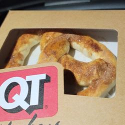 Cinnamon sugar hot pretzel yum