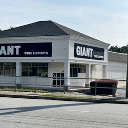 Giant Wine and Spirits