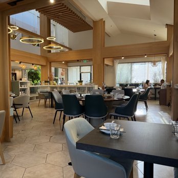 Linglong Soup Dumplings - Restaurant interior - Dim Sum Near Me - Fountain Valley, California Linglong Soup Dumplings - Restaurant interior - Dim Sum Near Me - Fountain Valley, California